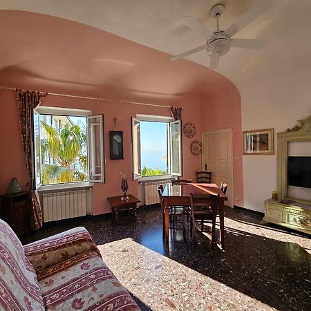 Апартаменты Le Finestre Sul Mare Альбиссола-Марина Экстерьер фото