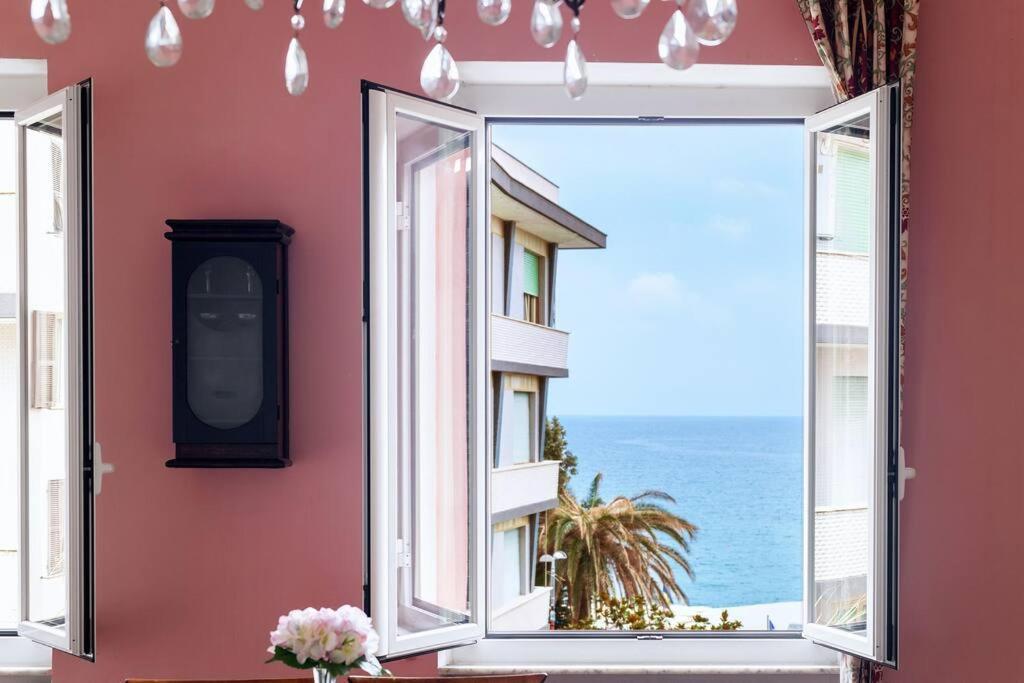 Апартаменты Le Finestre Sul Mare Альбиссола-Марина Экстерьер фото