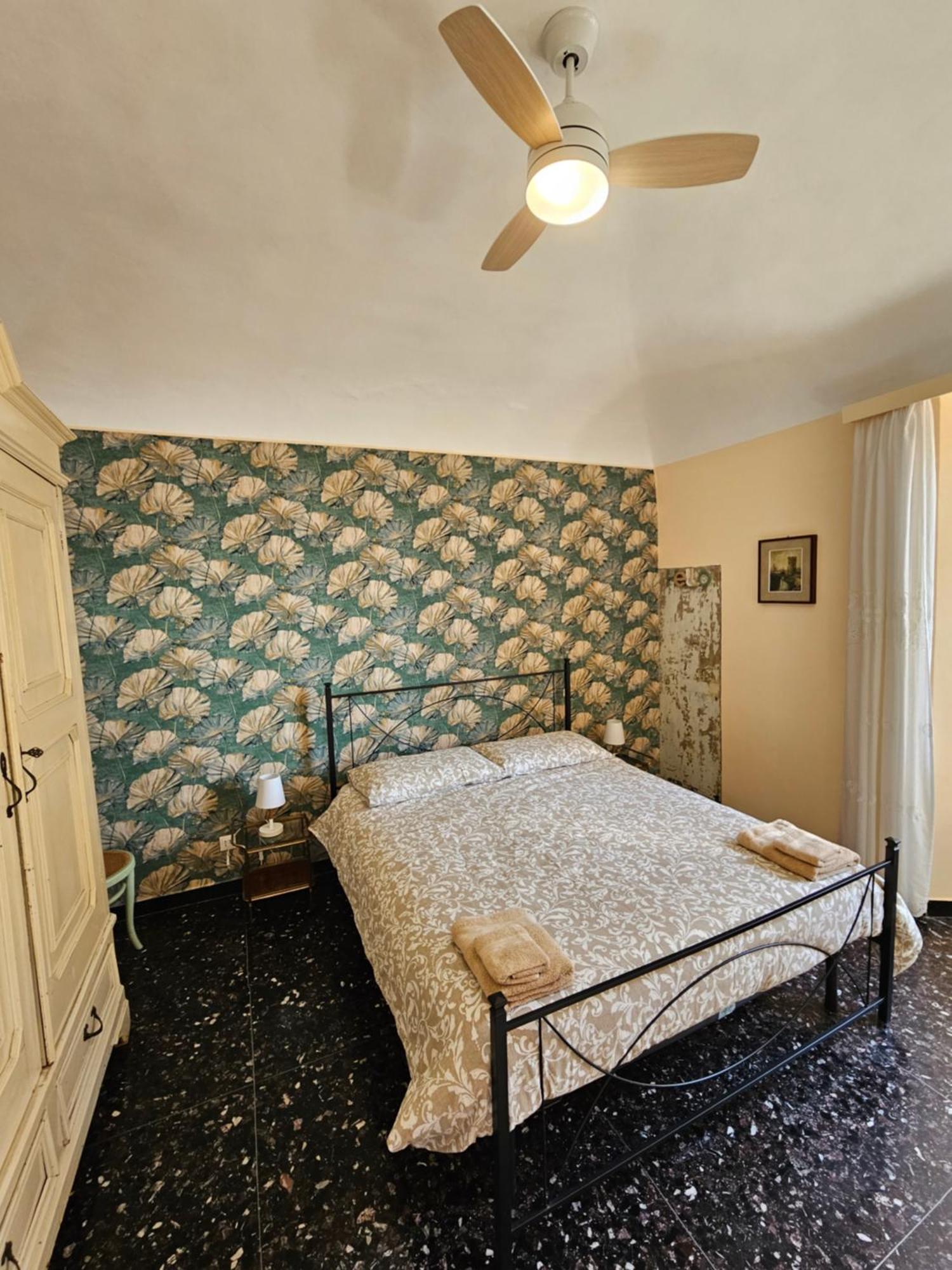 Апартаменты Le Finestre Sul Mare Альбиссола-Марина Экстерьер фото